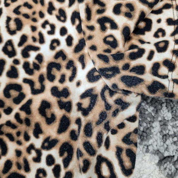 PINK Victoria secret printed women's size medium shirt - Picture 3 of 7